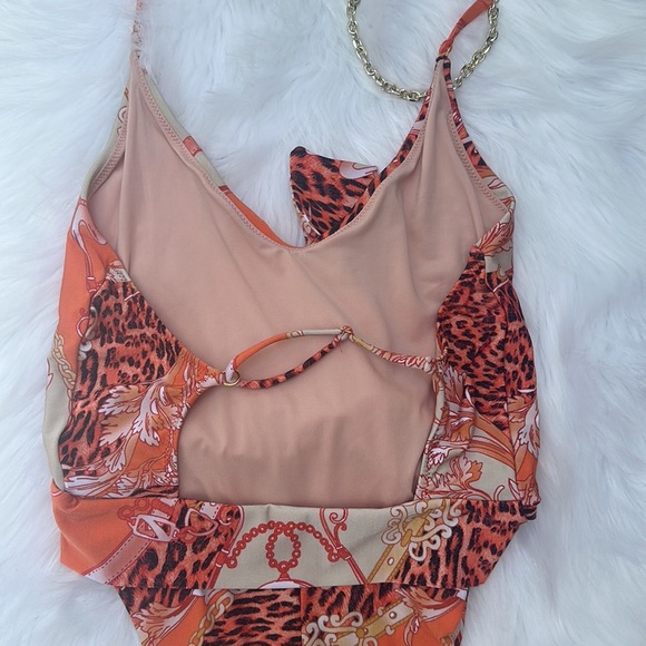 New GUESS One Piece Swimsuit SZ S - Picture 8 of 9